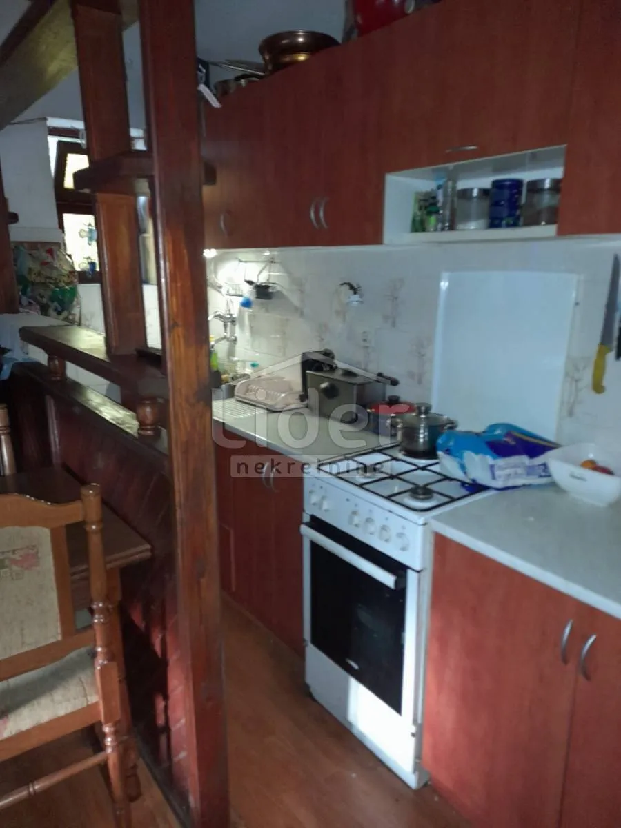 kuća sa velikom okućnicom 1.800m2 - slika 8