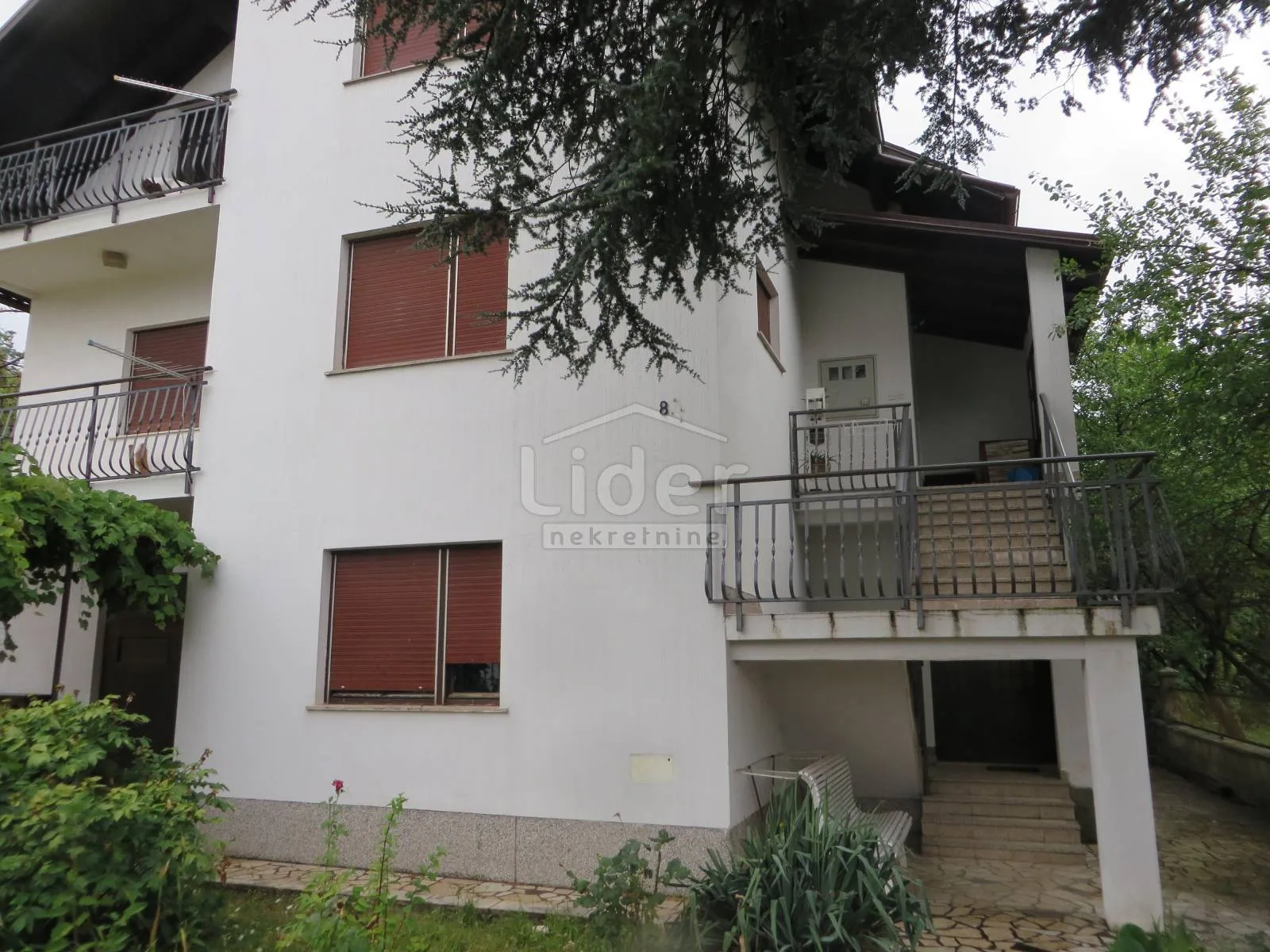 GROBNIK, ČAVLE, 300 m2 + 1000 m2 okućnice