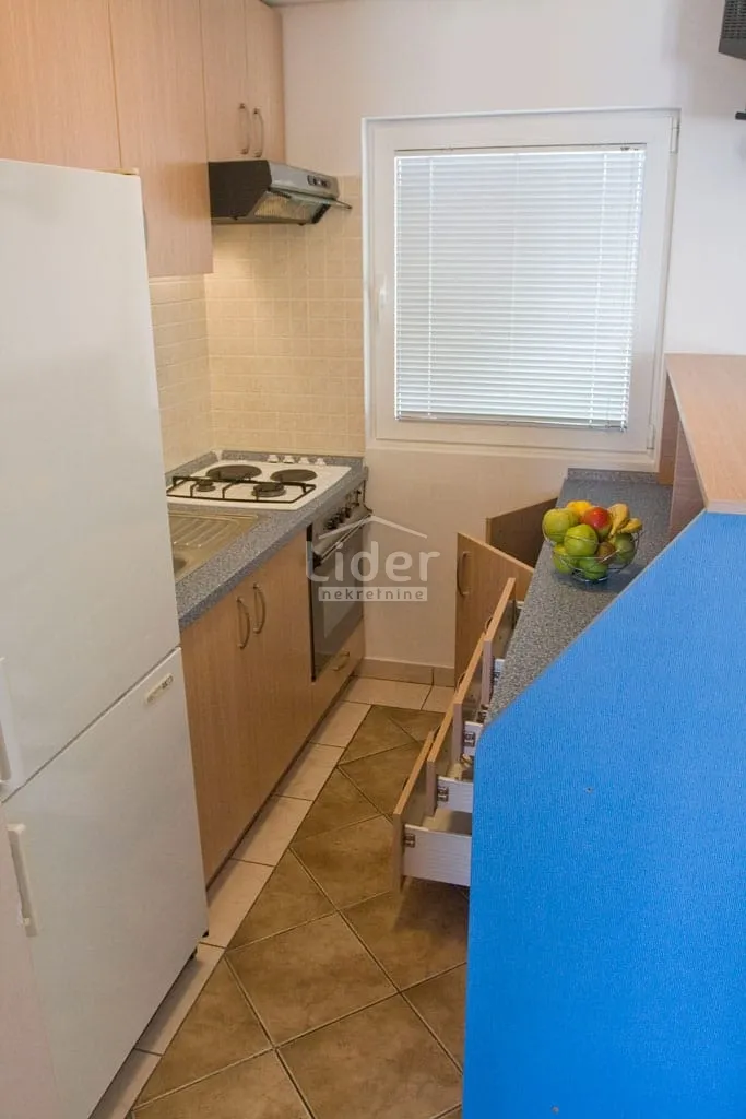 dvojna kuća u pagu, 100m2- dva apartmana, 300m od mora - slika 13