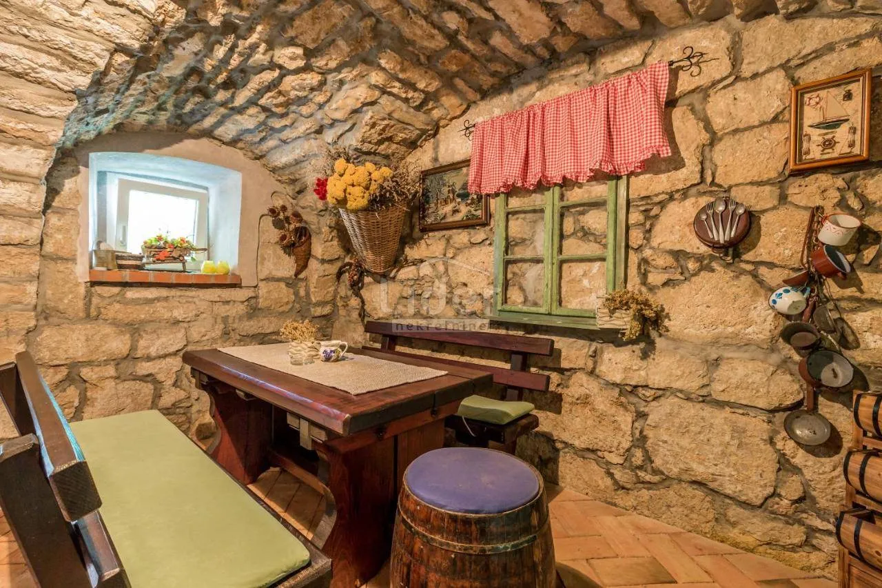 tribalj, kuća sa bazenom - slika 9