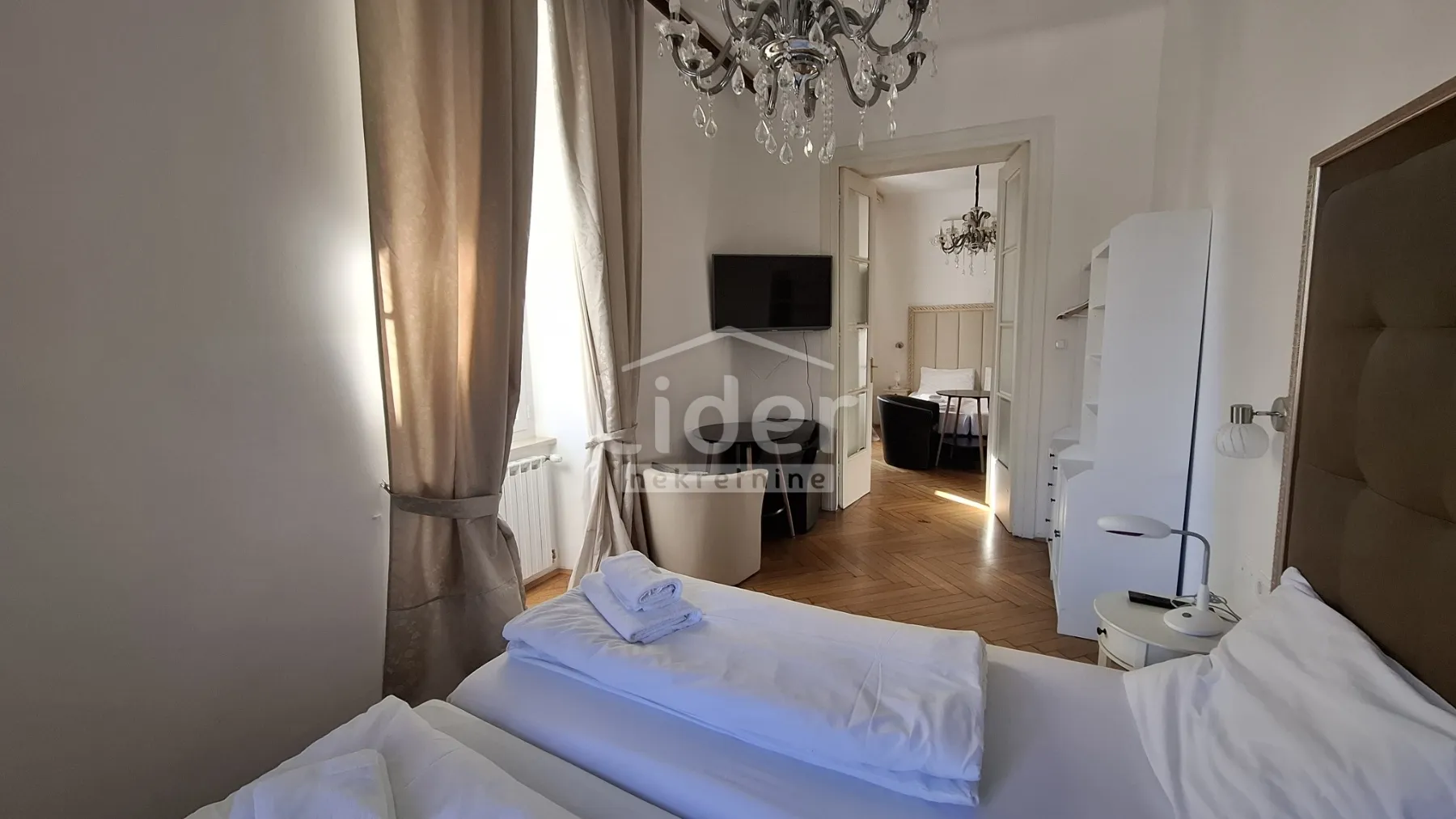 centar - 2 studio apartmana - slika 23
