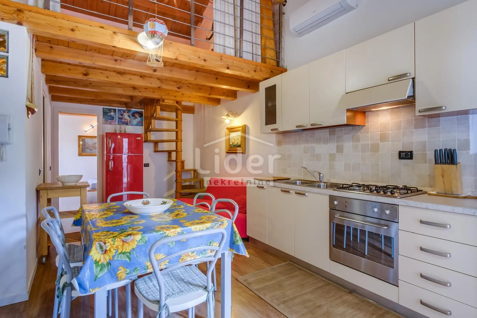 stan s predivnim pogledom na more i luku – veli lošinj - slika 6