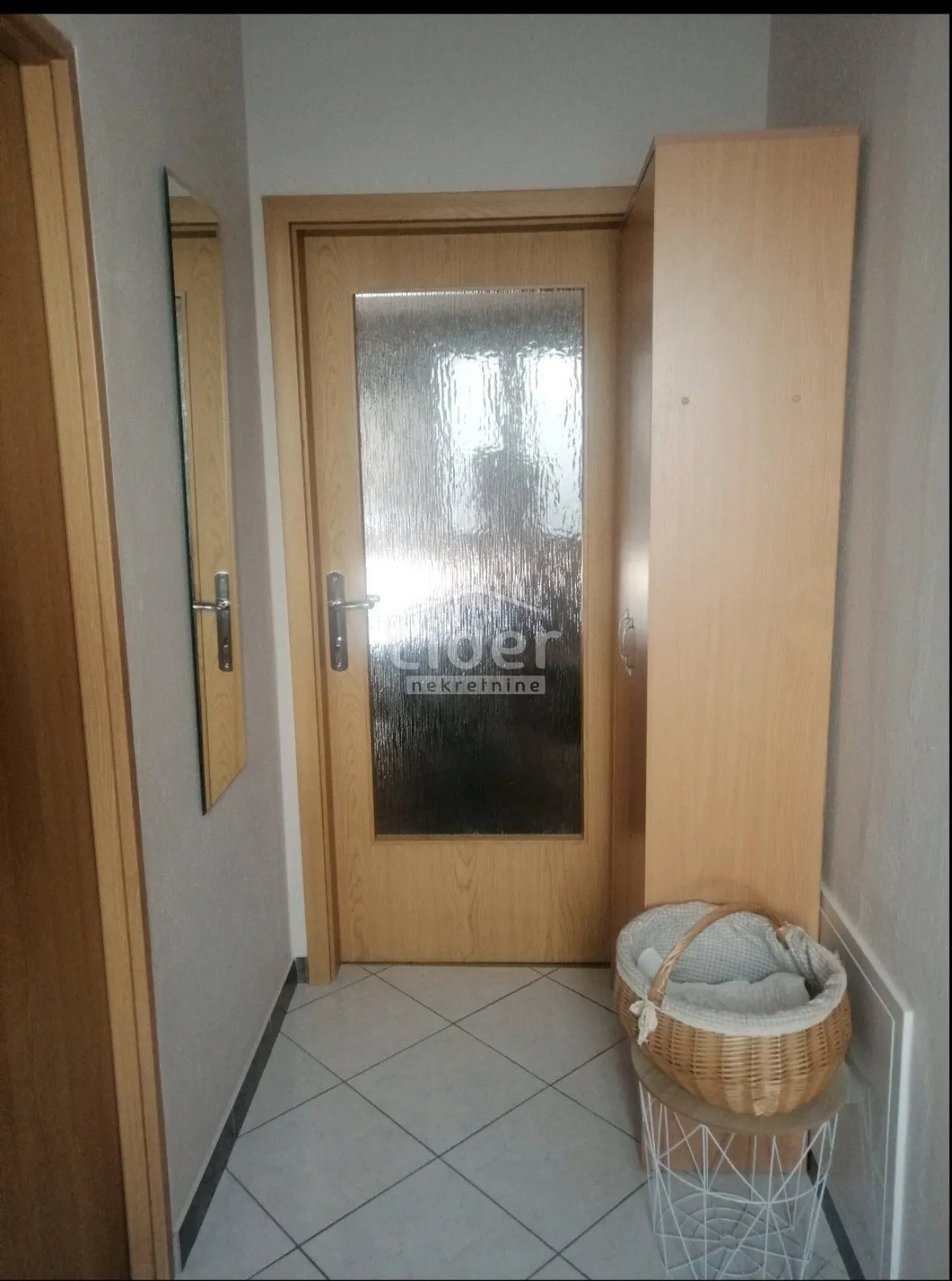 kuća sa dva stana 2 km od mora - slika 10