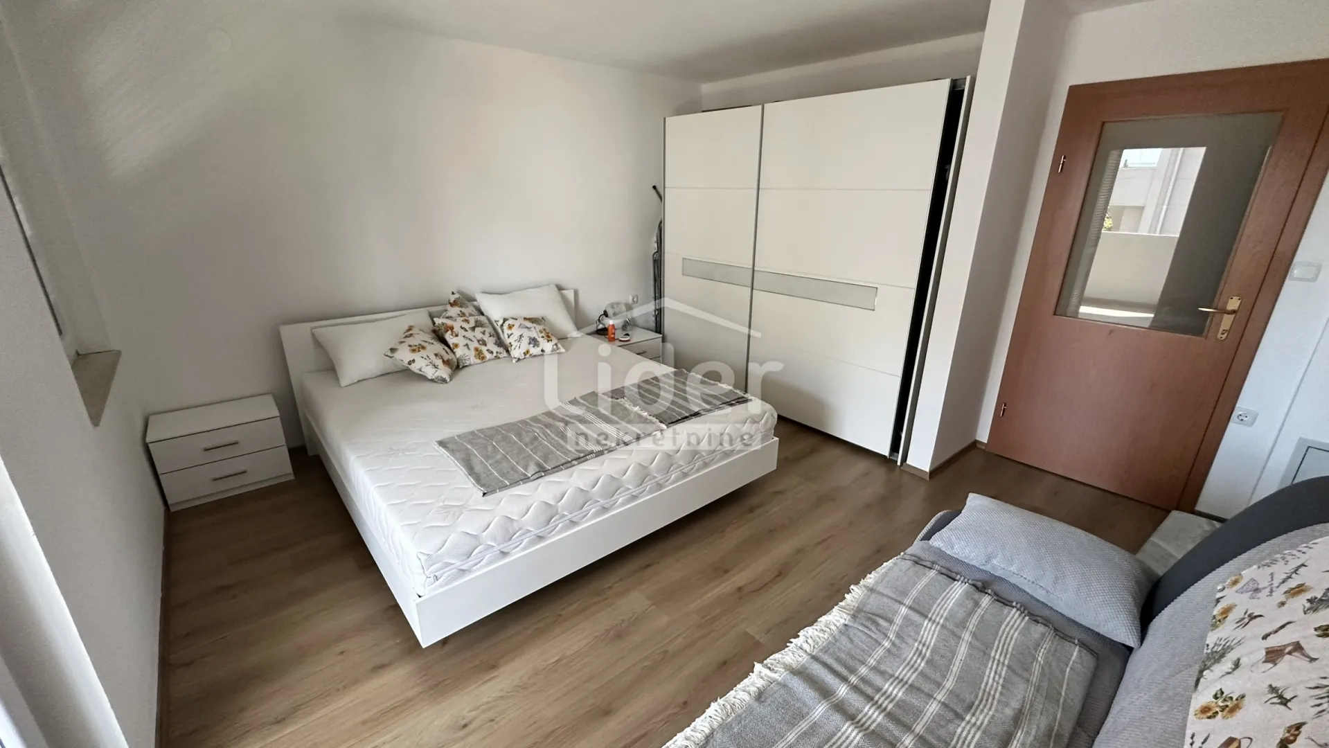 kruševo, kuću sa s dva stana i garažom prodajemo - slika 15