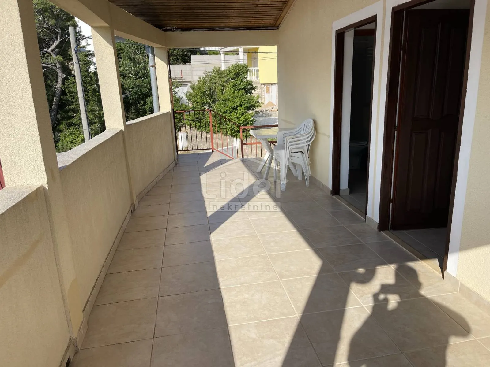 donji karin, kuću sa 5 apartmana prodajemo - slika 18