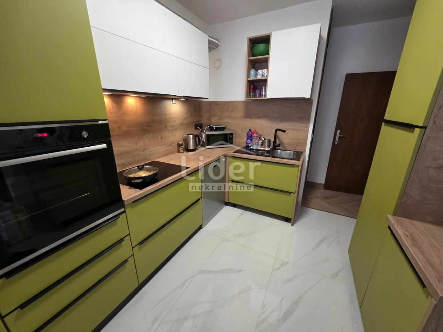 njivice -trosobni stan 100m2 - slika 22