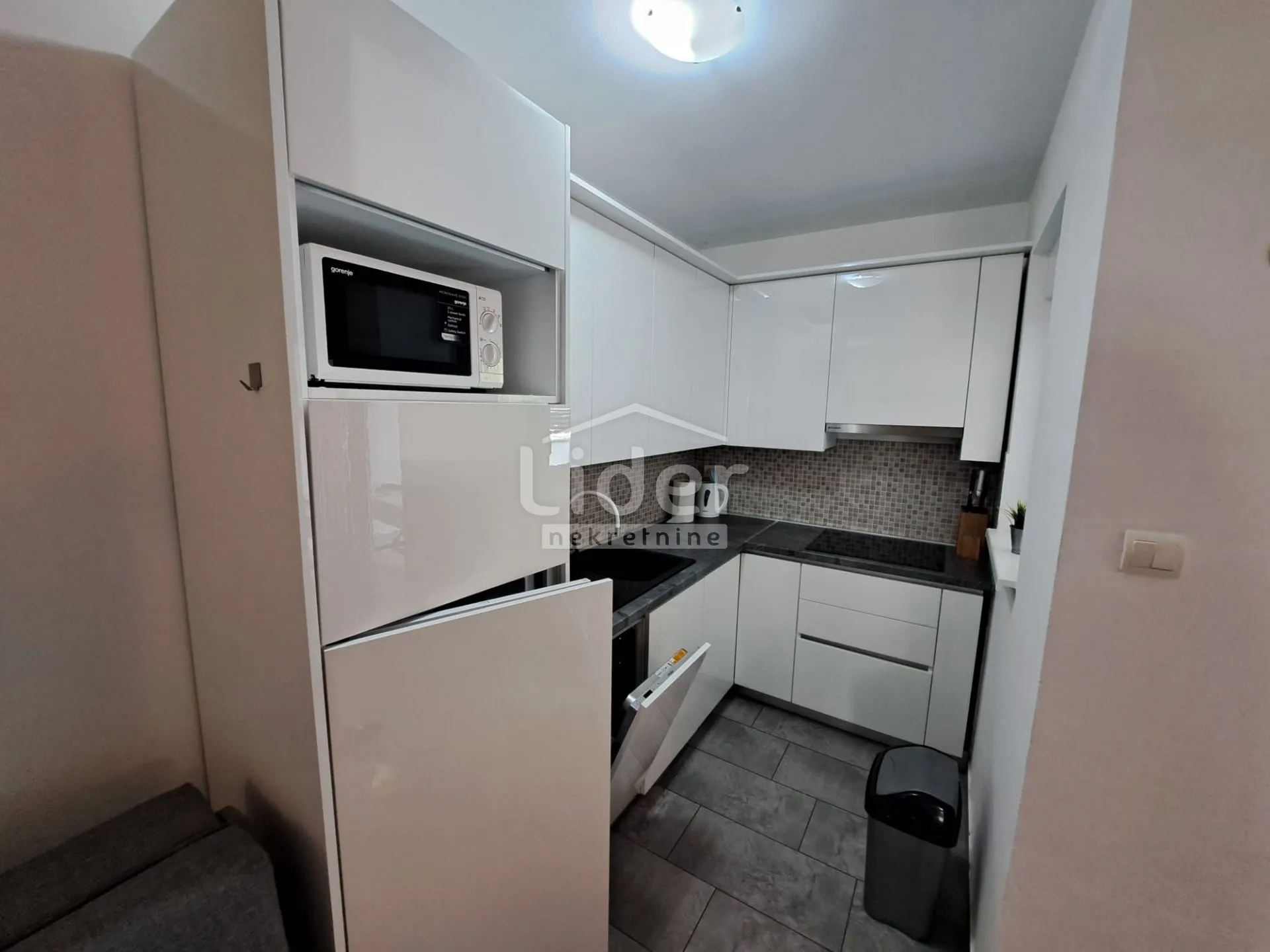 novalja stan 70m2, jacuzzi, blizina centra, škole i vrtića - slika 8