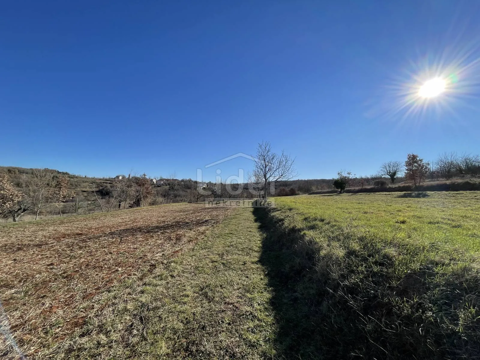 zemljište s pogledom na motovun - slika 2