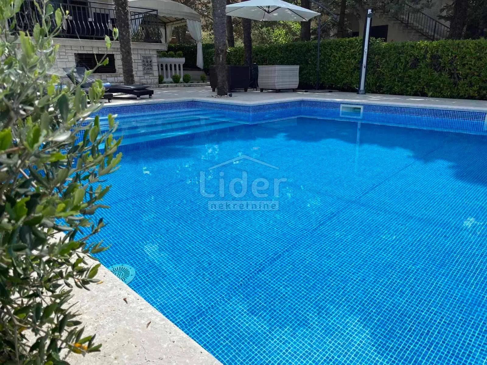 malinska, kuća p+1, 150m2, 577m2 okućnice, bazen - slika 5
