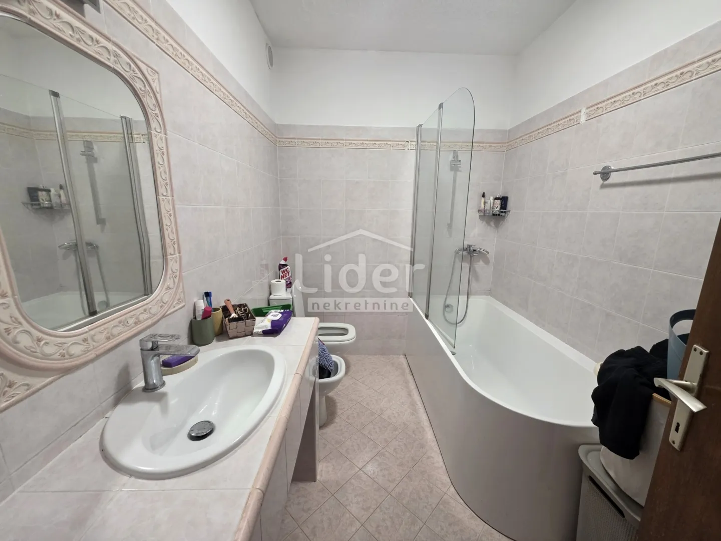 njivice -trosobni stan 100m2 - slika 16
