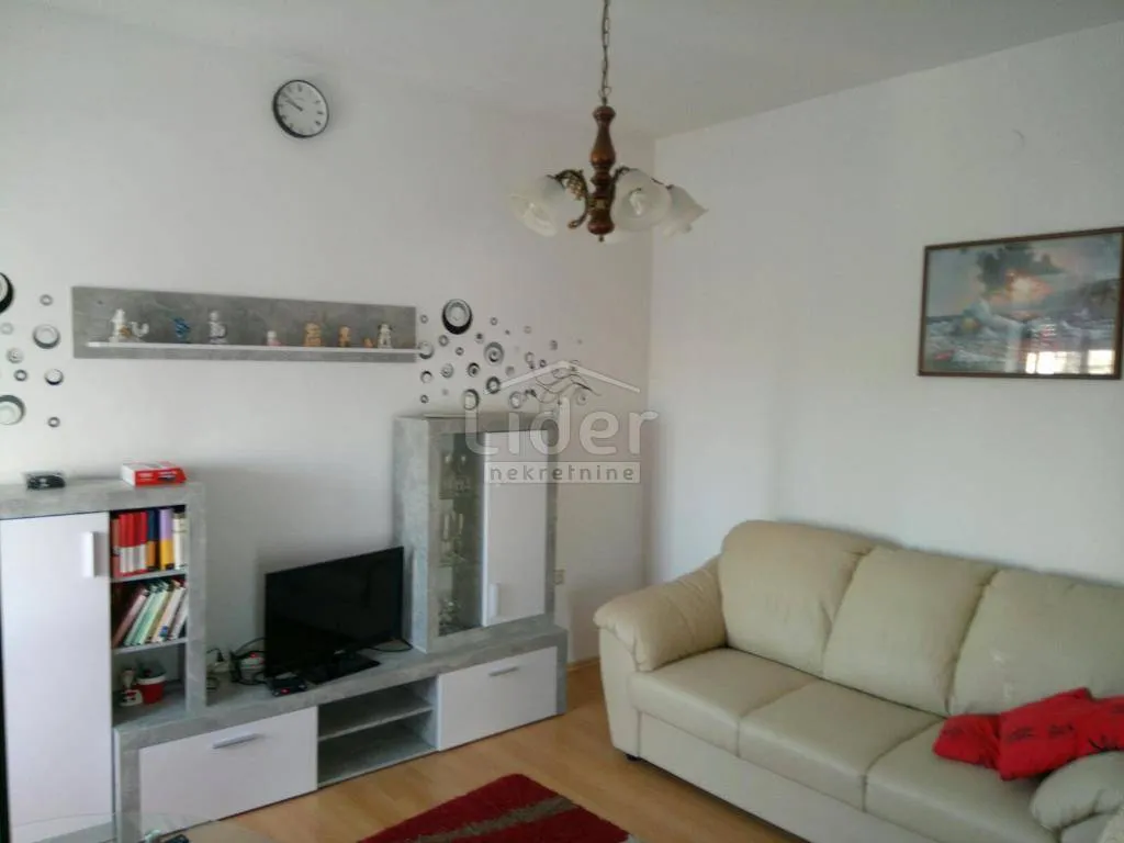 kuća jadranovo, 3 stana - slika 2