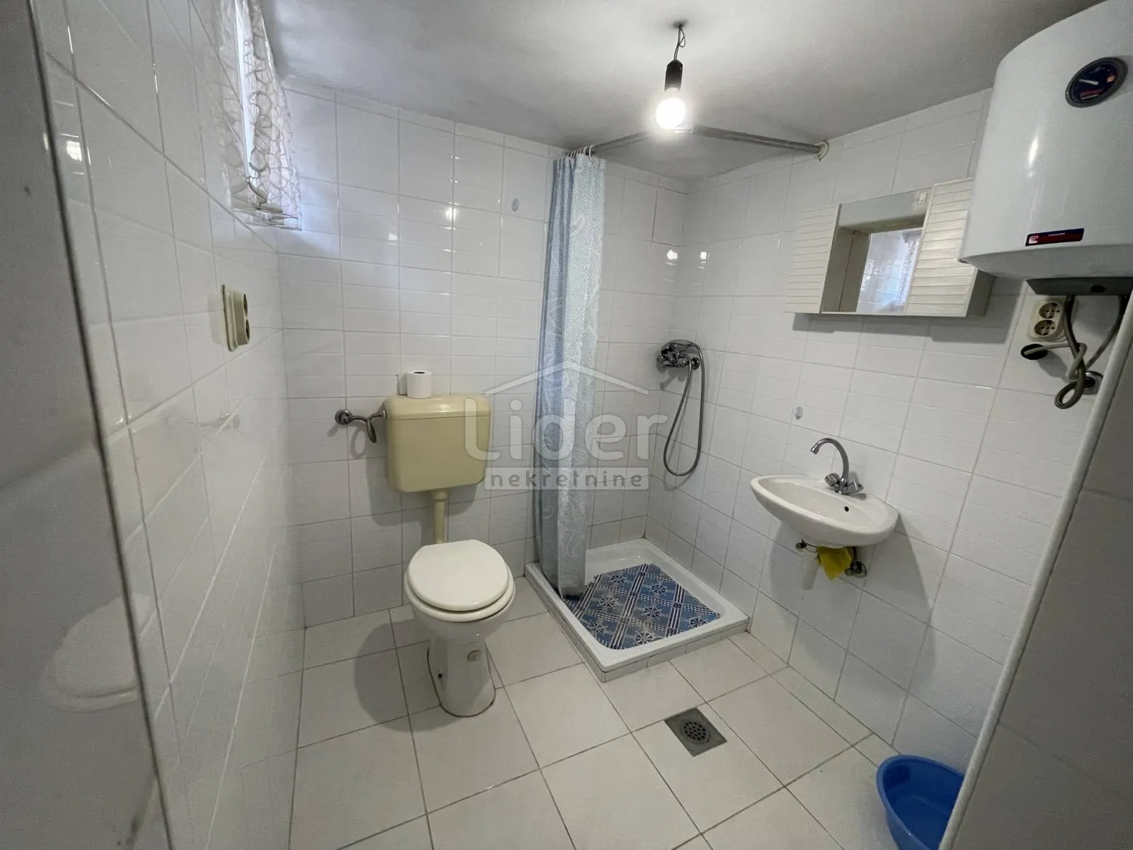 donji karin, kuću sa 5 apartmana prodajemo - slika 27