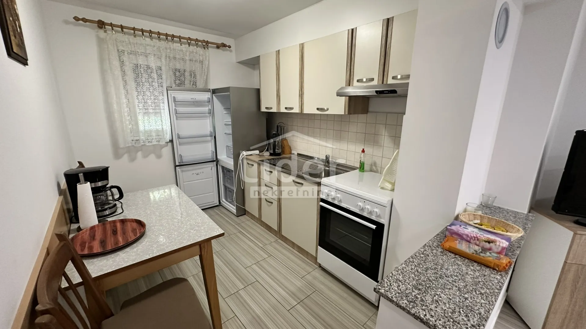 kuća sa 2 stana samo 80m od mora prodaja - slika 21
