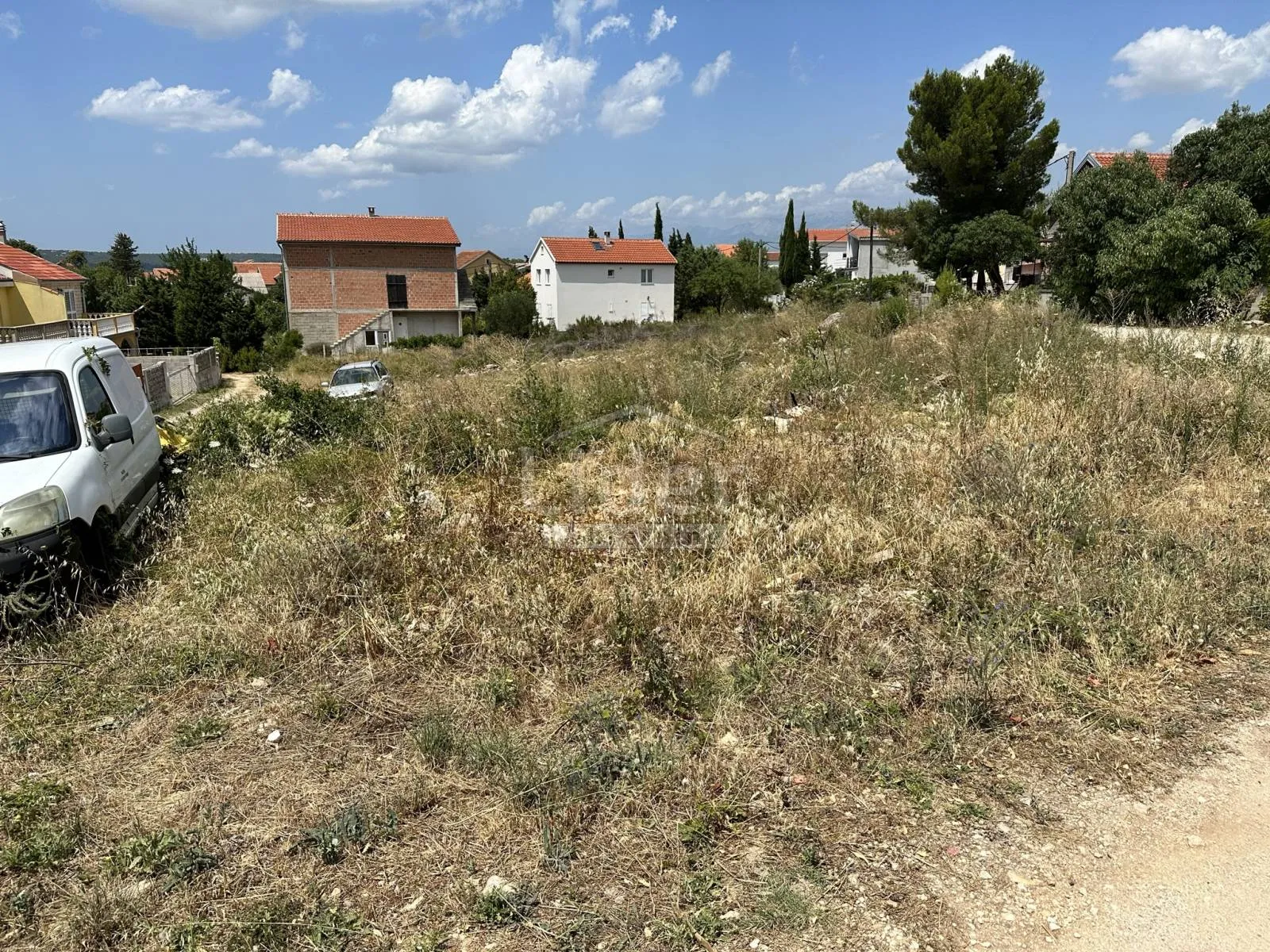 gornji karin građevinsko zemljište 565m2 - slika 2