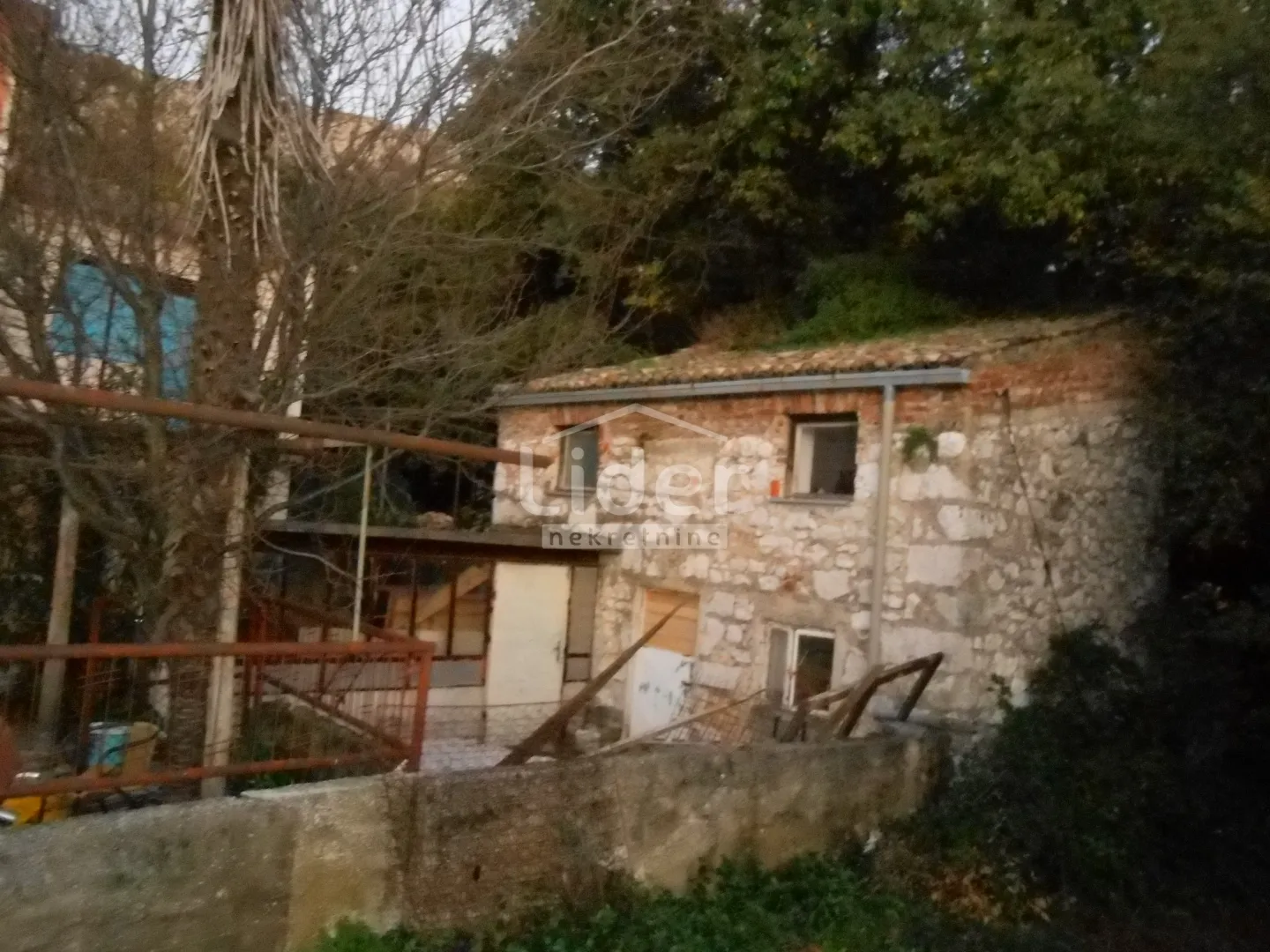 grižane dvije kamene kuće i kućica u mirnom okruženju - slika 7