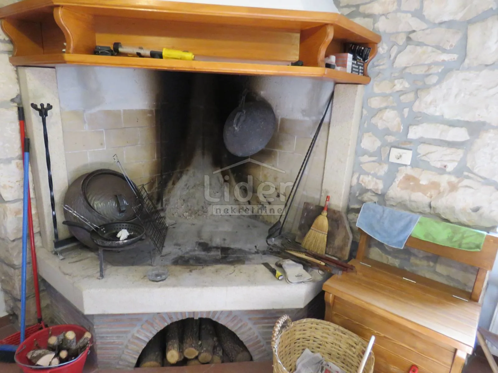 prekrasna autohtona vila nedaleko labina - slika 29