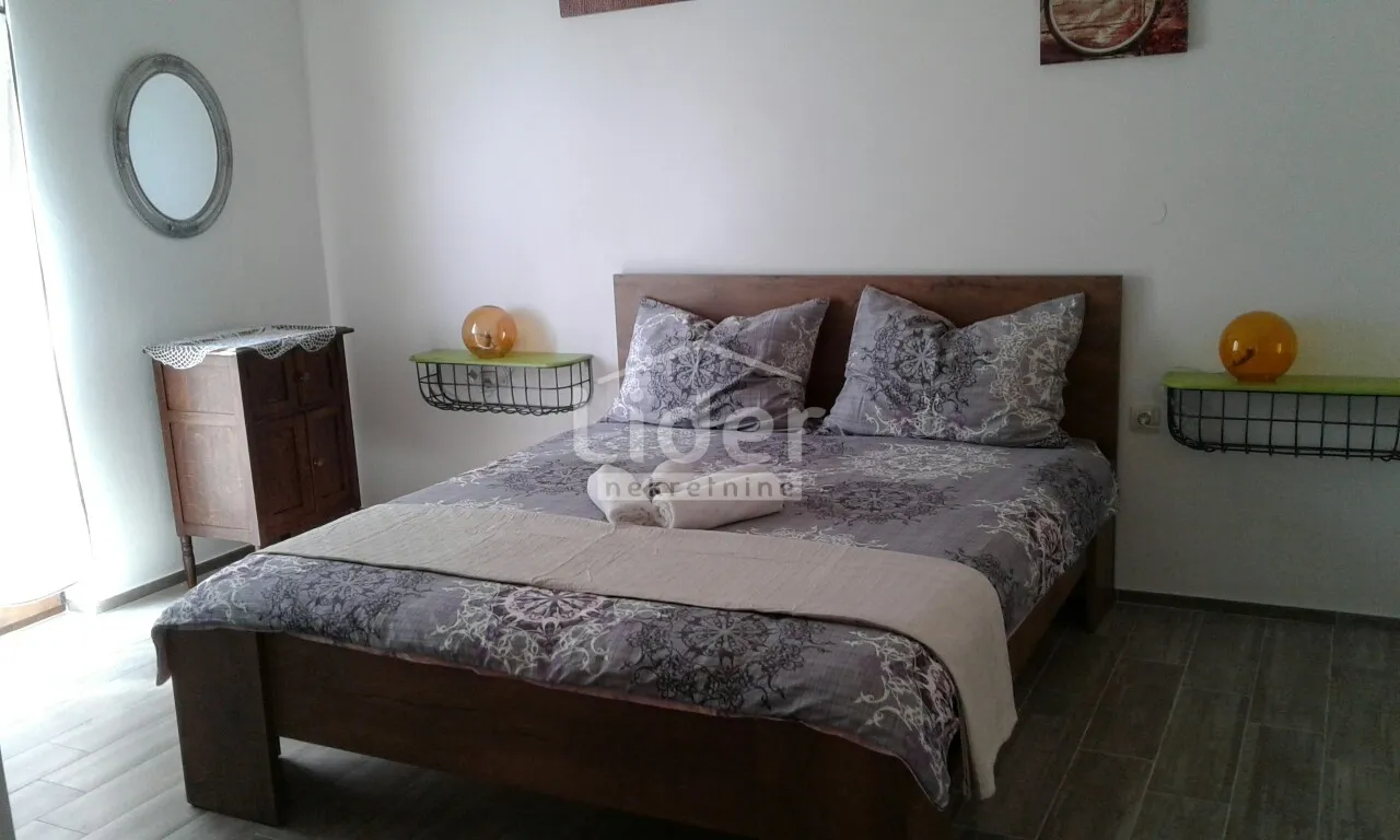 krk (okolica) kuća s bazenom i pogledom na more - slika 14