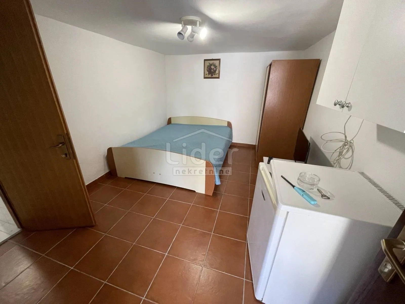 donji karin, kuću sa 5 apartmana prodajemo - slika 28