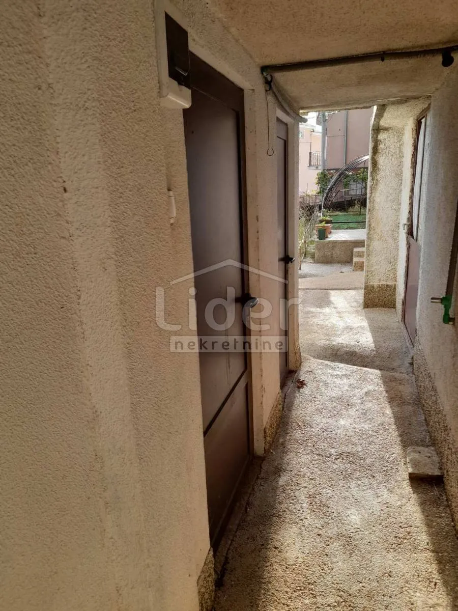 kuća sa velikom okućnicom 1.800m2 - slika 10