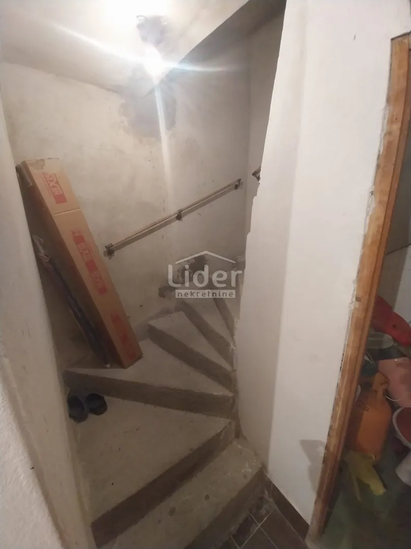 pag, centar, kuća 212 m2, 250.000 € - slika 20