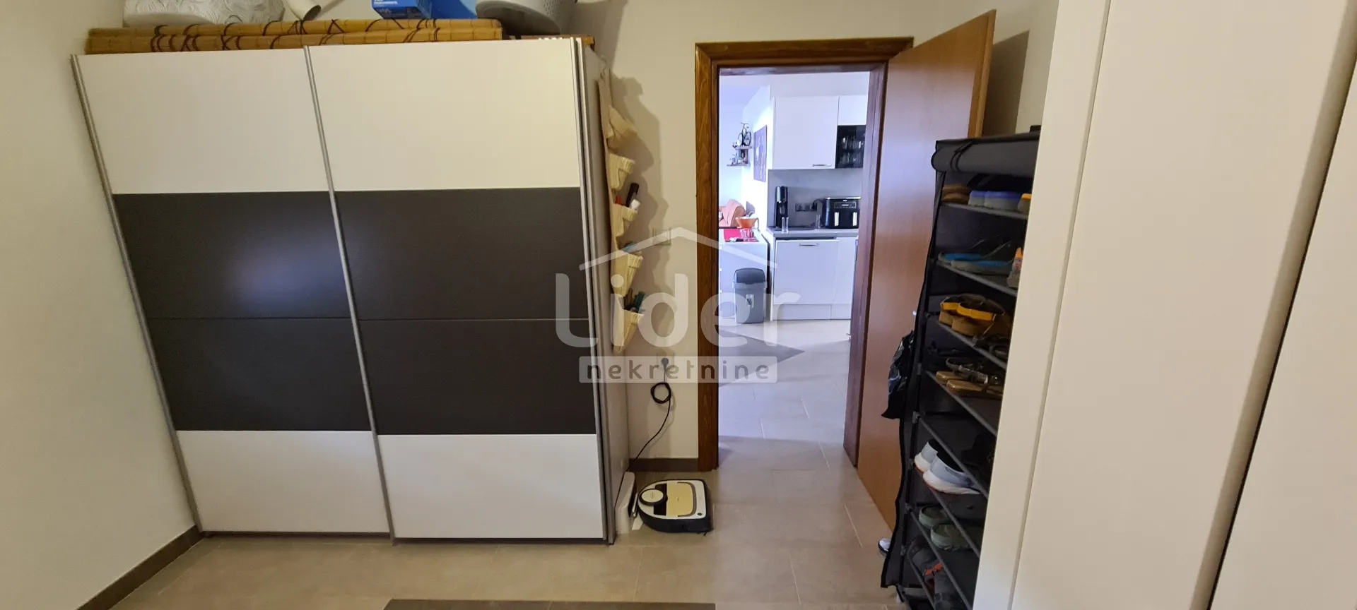 kruševo, kuću sa 3 stana i bazenom prodajemo - slika 14