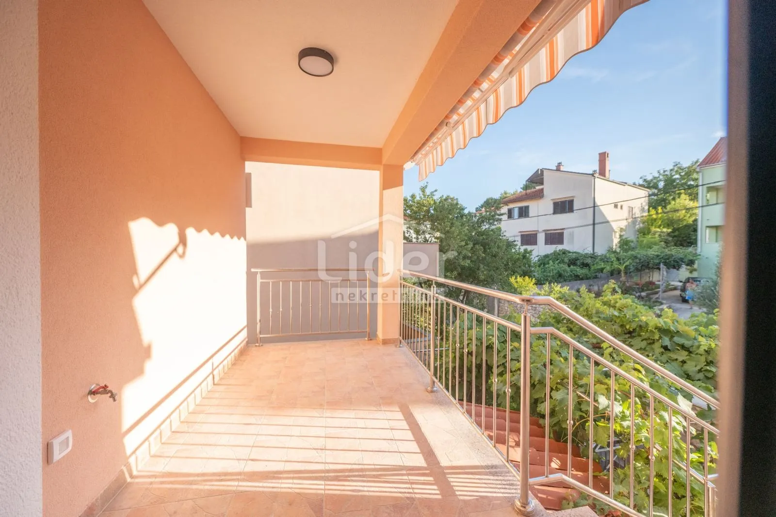 mali lošinj-stan u centru - slika 12