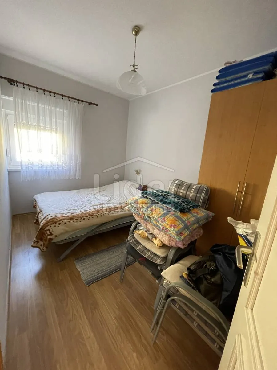 gornji karin samostojeća kuća sa 3 stana - slika 11