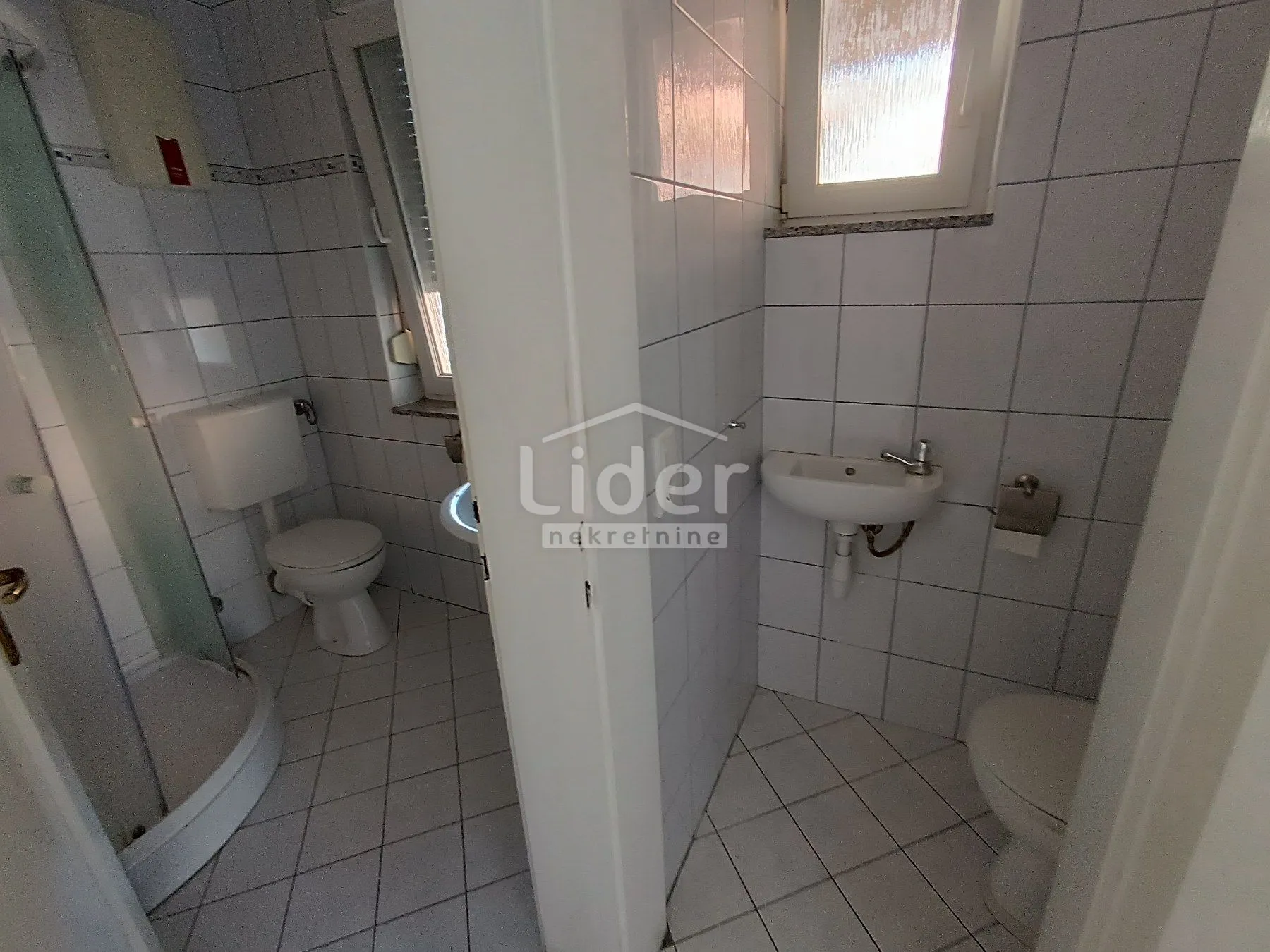 zamet kuća sa 4 stana, 1 zona, 385.000 € - slika 11