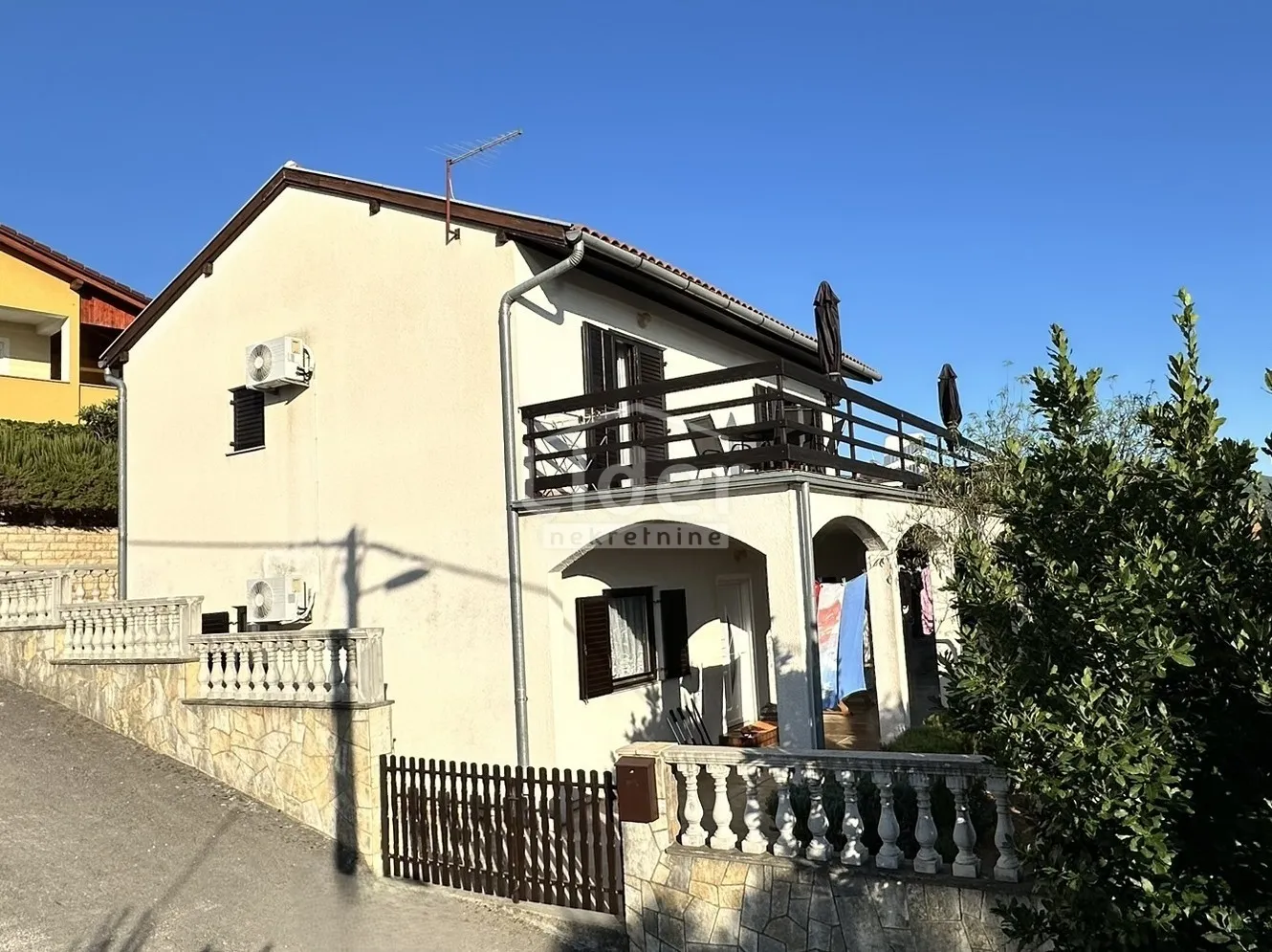 kruševo, kuću sa 3 stana i garažom prodajemo - slika 1