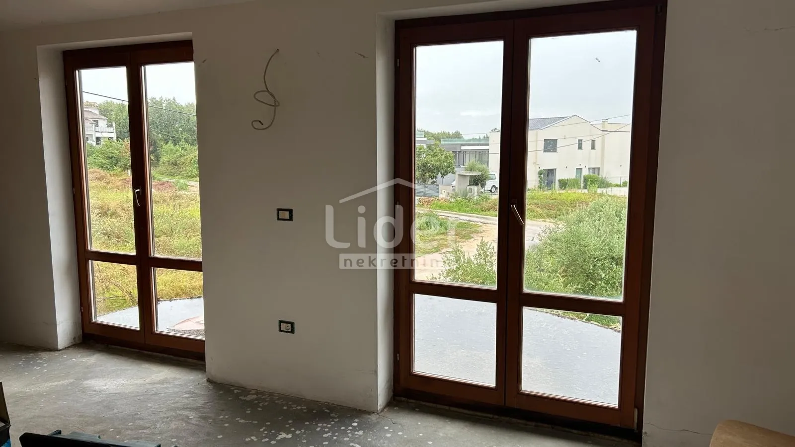 pomer, medulin, novija kuća 250m2 na samo 150m od mora - slika 6