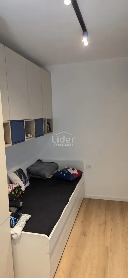 zamet , trosobni stan s okućnicom - slika 15