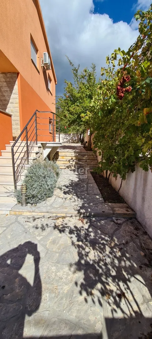 kruševo, kuću sa 3 stana i bazenom prodajemo - slika 38