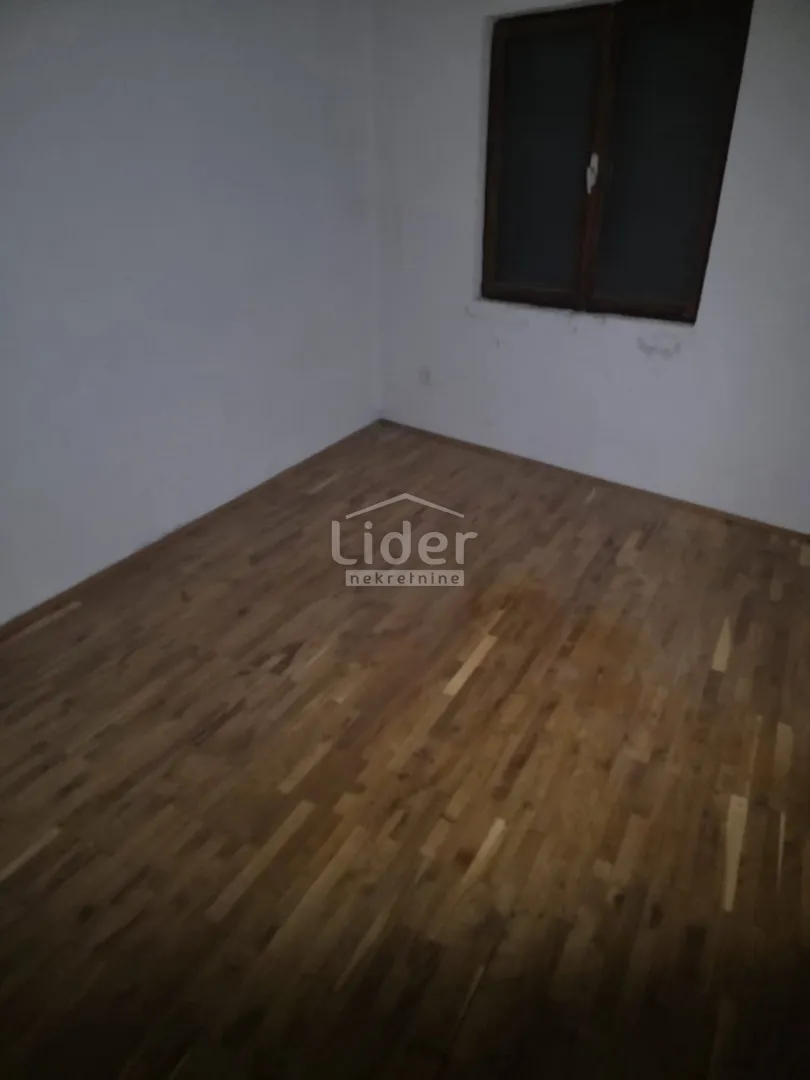 pag, centar, kuća 212 m2, 250.000 € izvrsna investicija! - slika 13