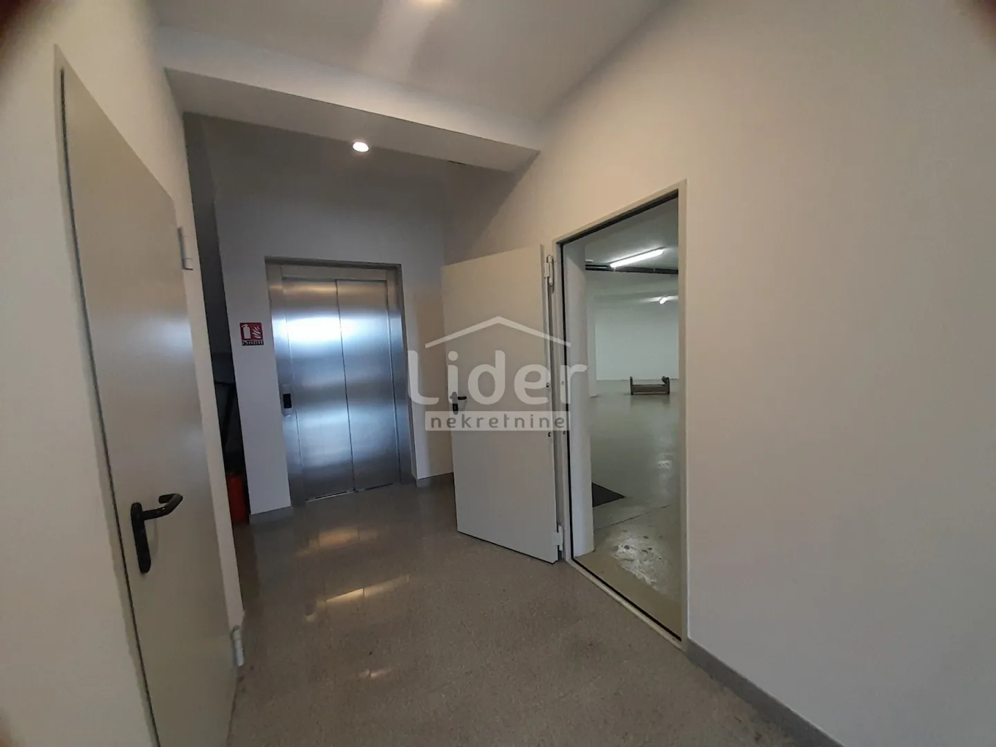 opatija stan 158m2 + 298m2 okućnice+ garaža - slika 31