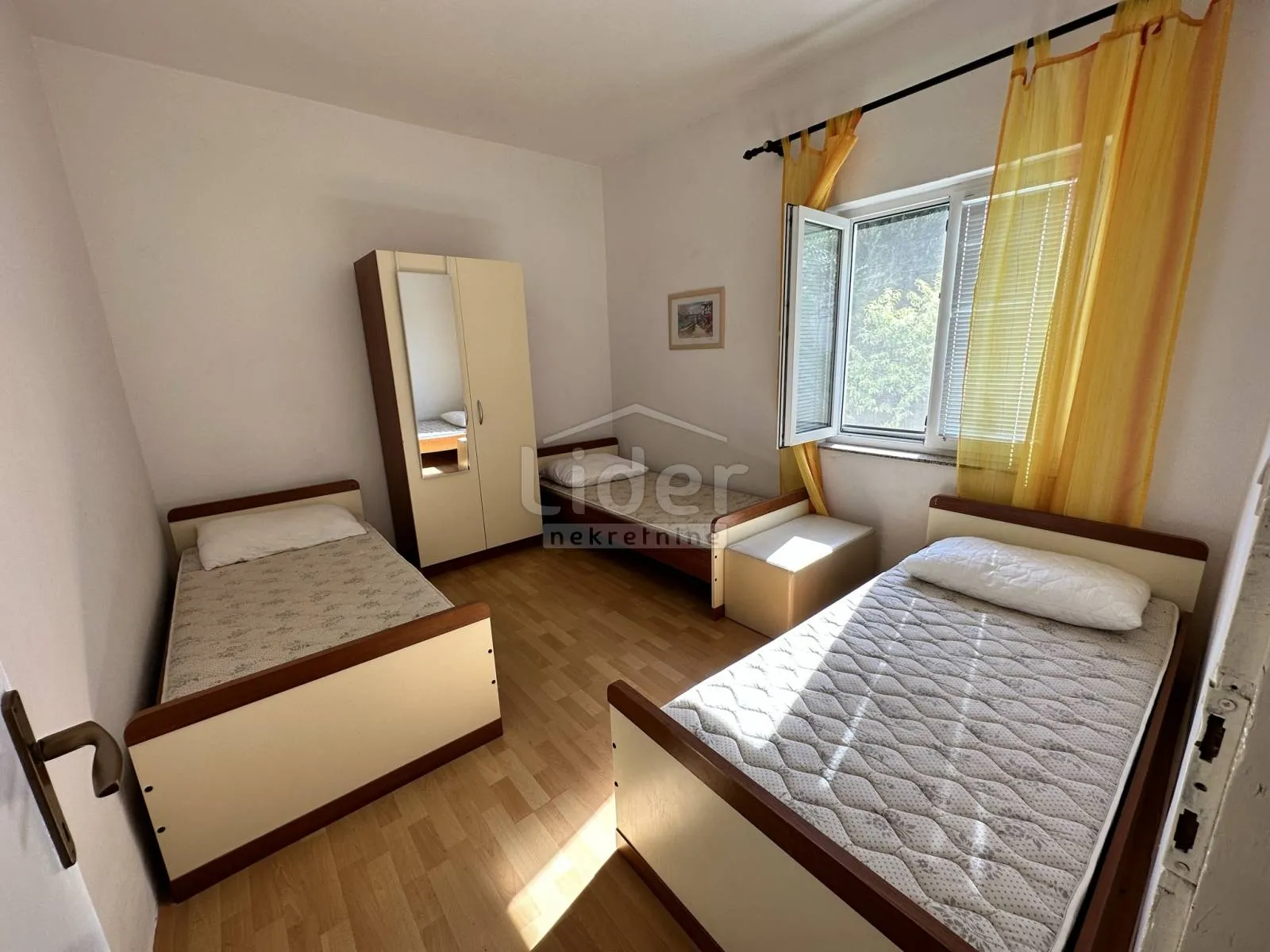 samostojeću kuću u prvom redu do mora prodajemo - slika 22
