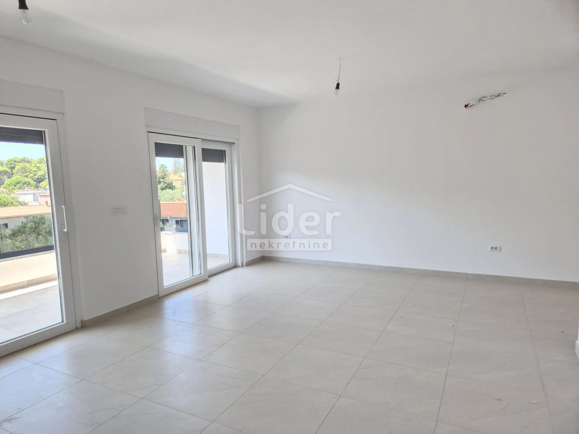 apartman u novogradnji u banjolu - slika 9