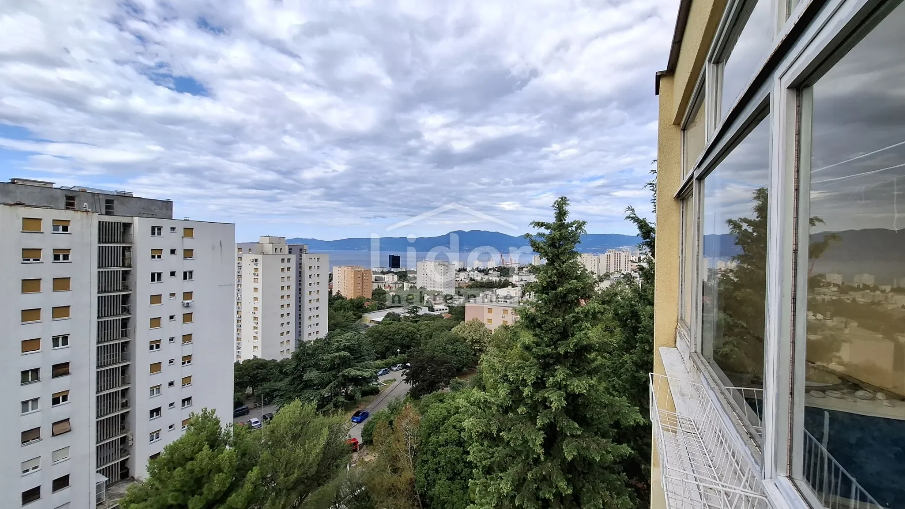 gornja vežica- 2s+db, balkon, pogled na more - slika 3