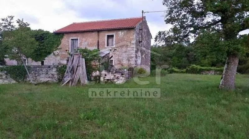 OPRTALJ kamena kuća s velikom okućnicom - PRILIKA
