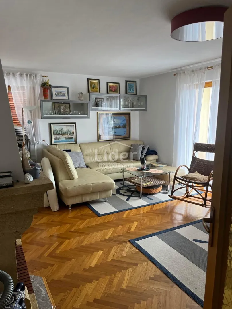 crikvenica- 2s+db ,2 parkirna mjesta ,garaža - slika 3