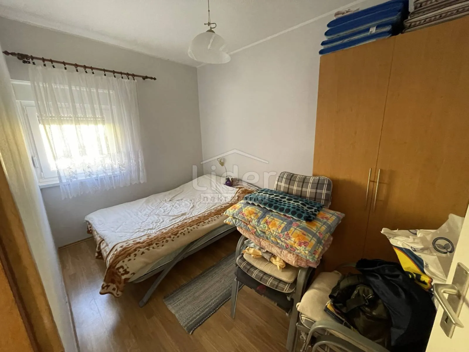 gornji karin samostojeća kuća sa 3 stana - slika 10