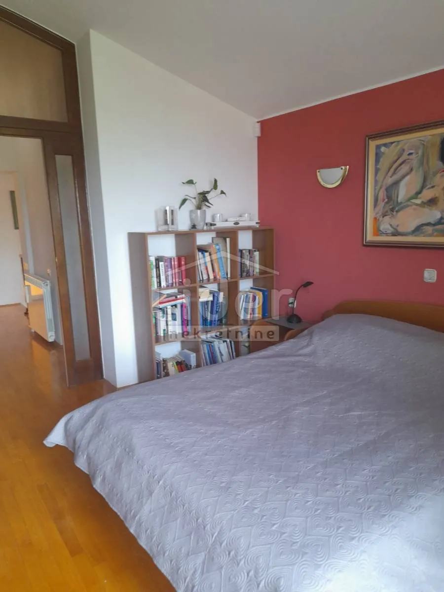 kuća sa bazenom i predivnom okućnicom - slika 23