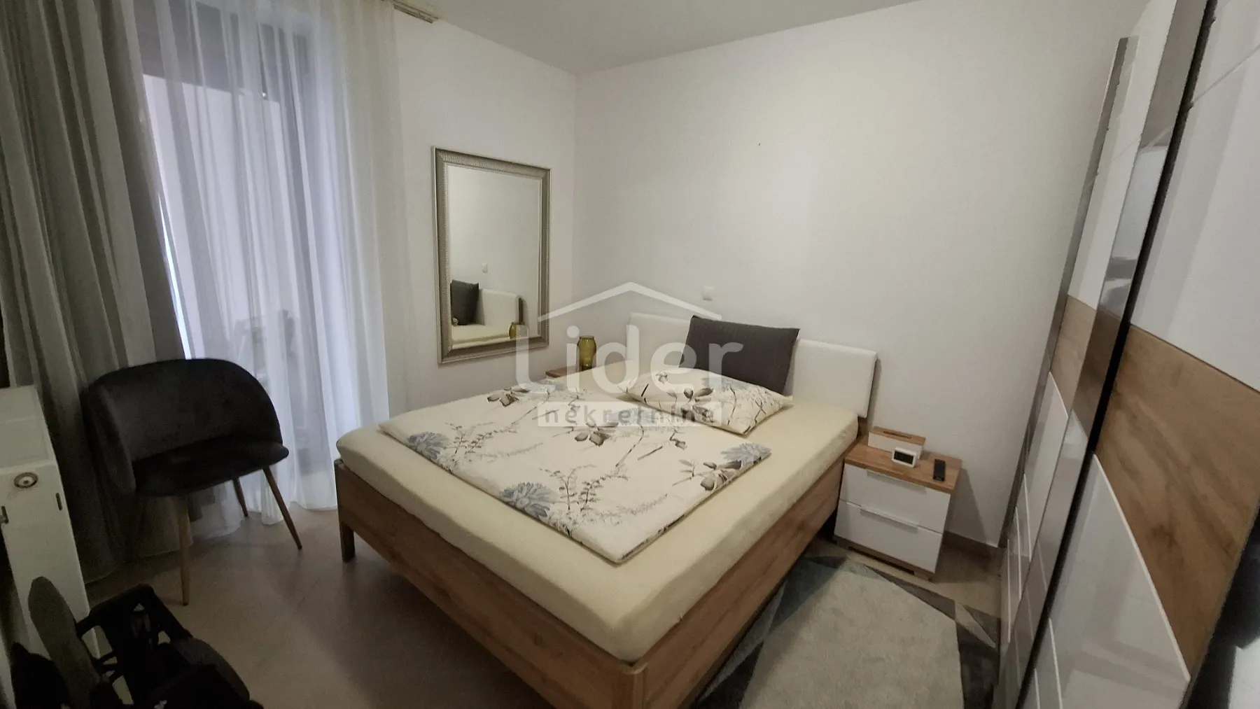crikvenica-prostran stan s dodatnim apartmanom - slika 7
