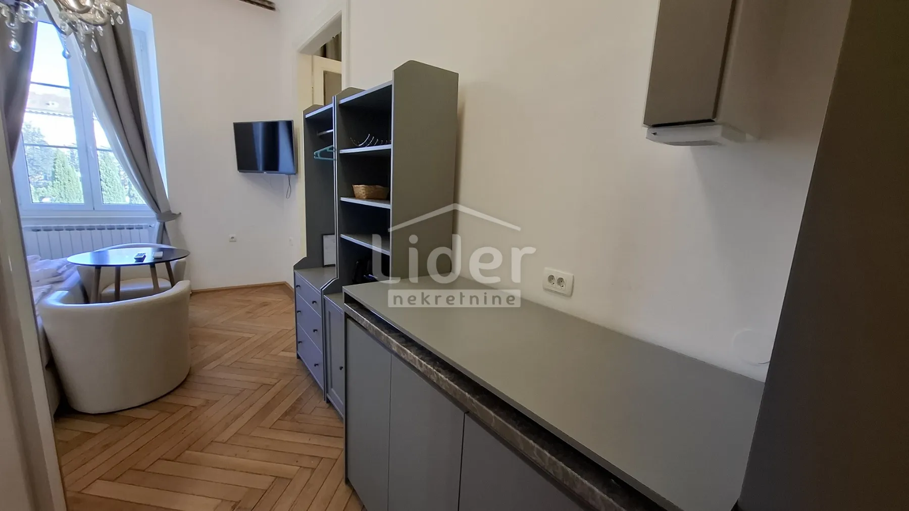 centar - 2 studio apartmana - slika 15