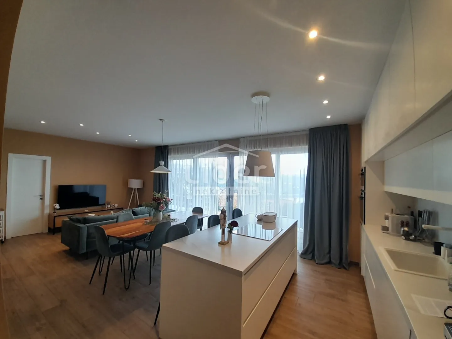 opatija stan 158m2 + 298m2 okućnice+ garaža - slika 8
