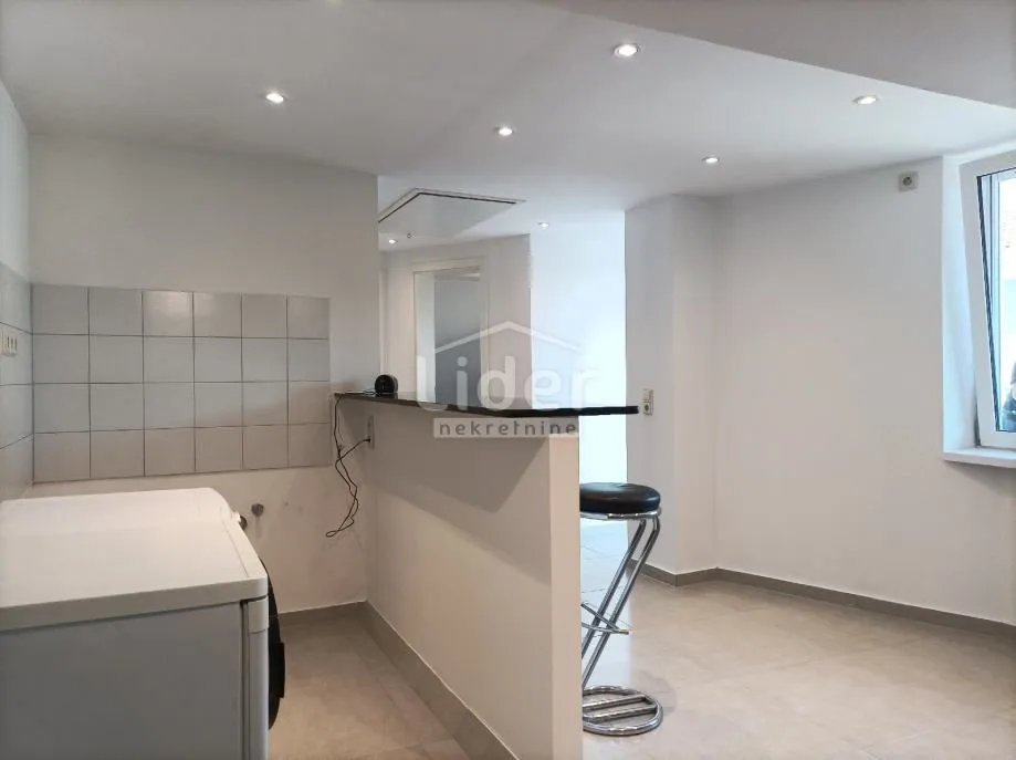 jadranovo, 2s+db, 41.67m2, balkon 3m2 - slika 2