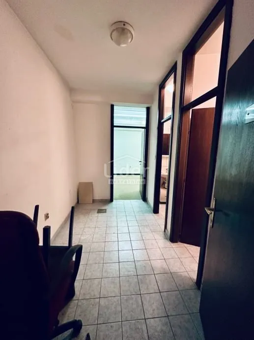 poslovni prostor centar, 3 kancelarije - slika 8