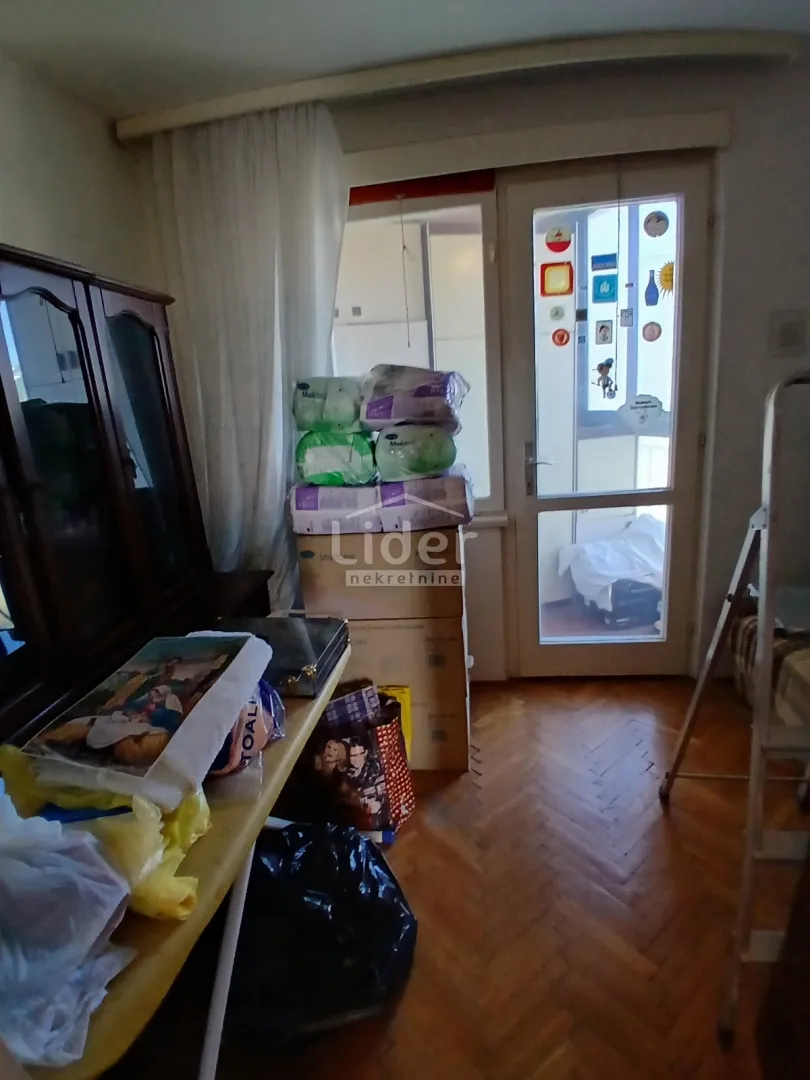 kozala, veliki stan na dobroj lokaciji - slika 11