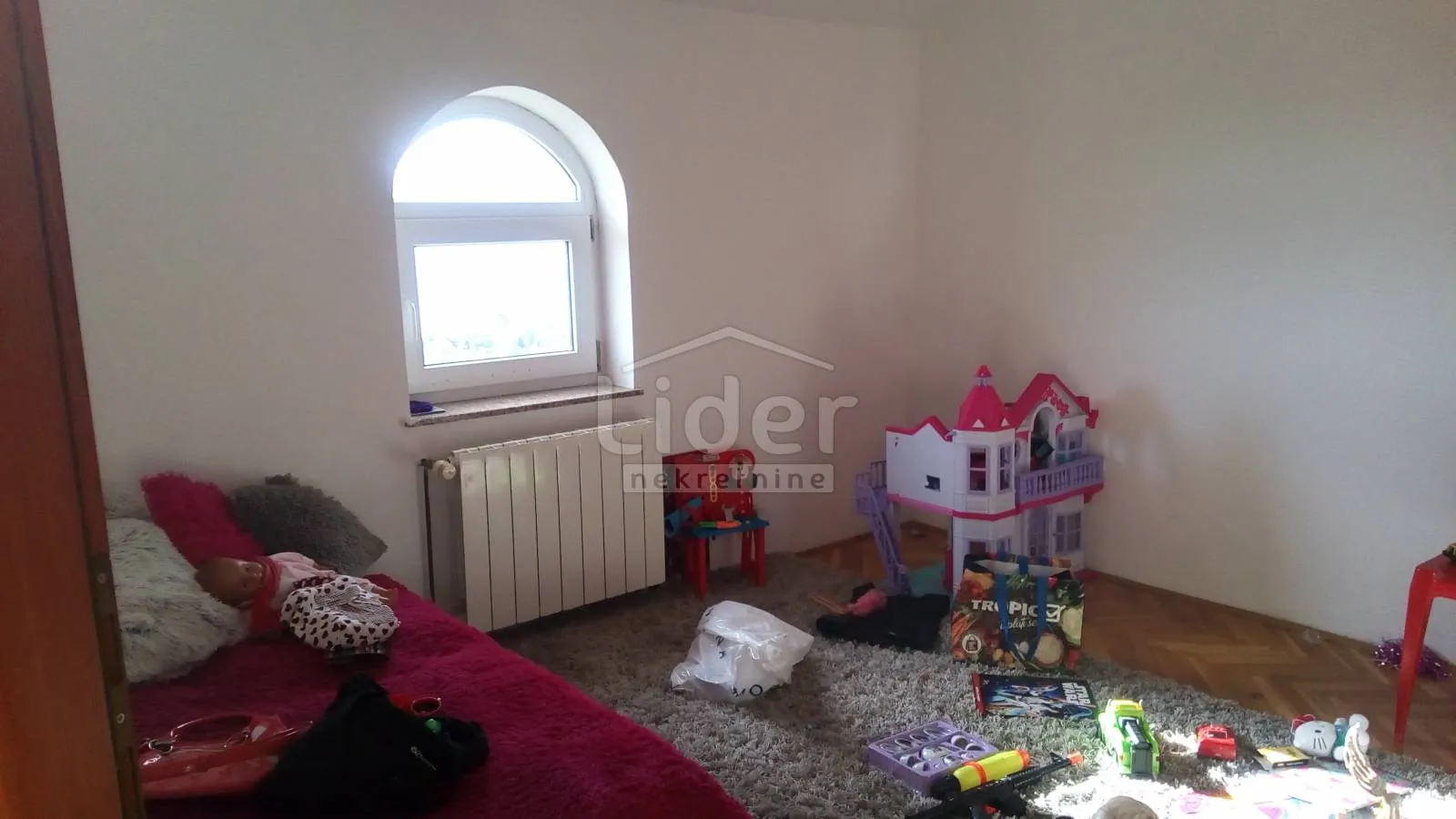 dvoetažni stan sa pogledom na more - slika 13