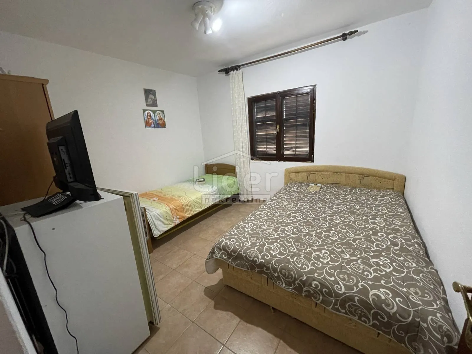 donji karin, kuću sa 5 apartmana prodajemo - slika 20