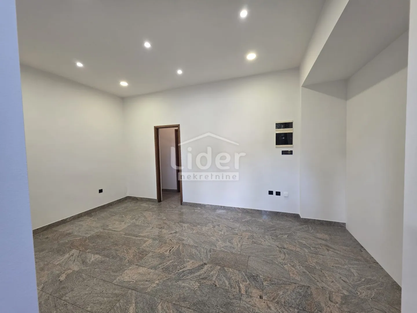 belveder, ulični poslovni prostor, 37m2 - slika 7